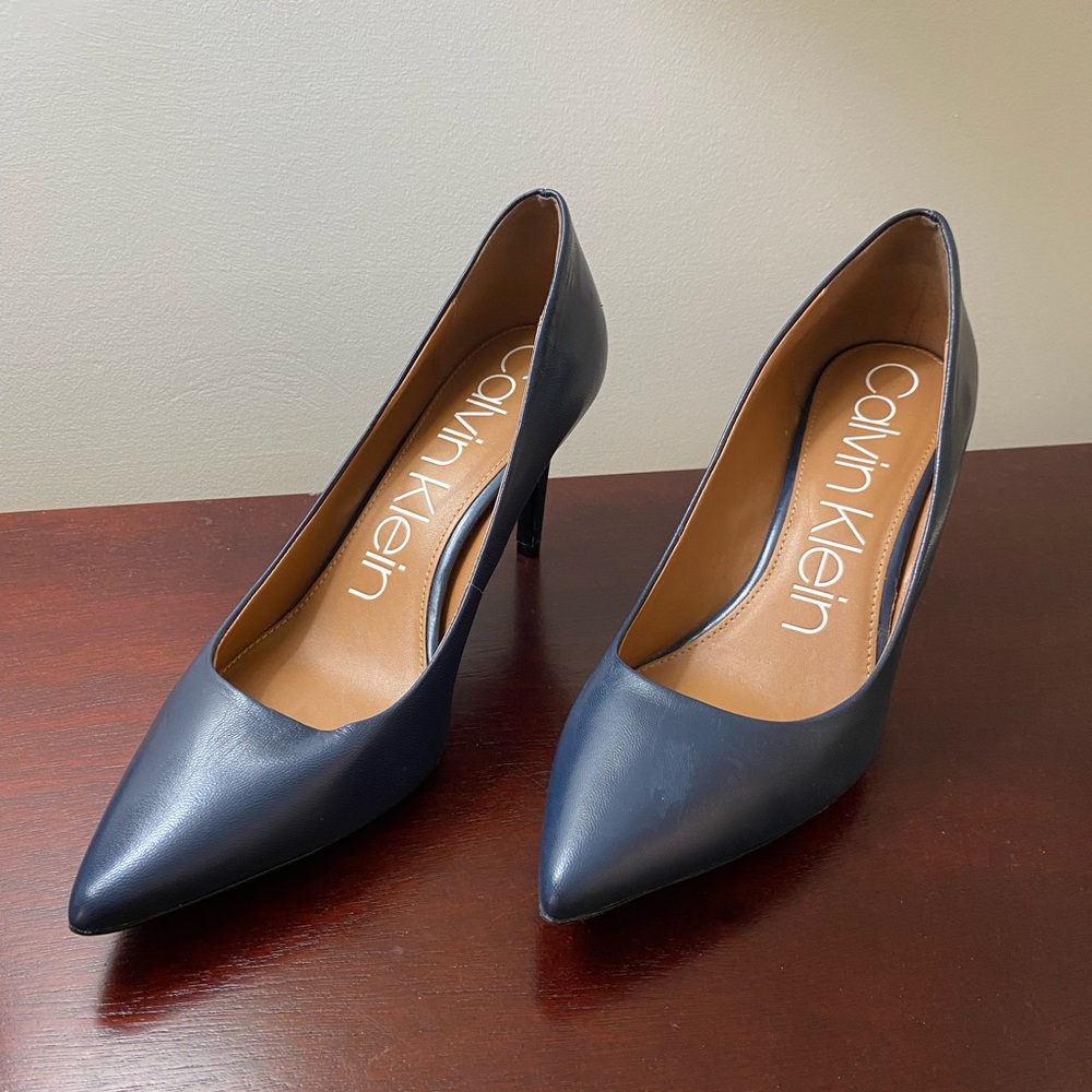 Calvin Klein navy pump - in good condition. Slightly used.